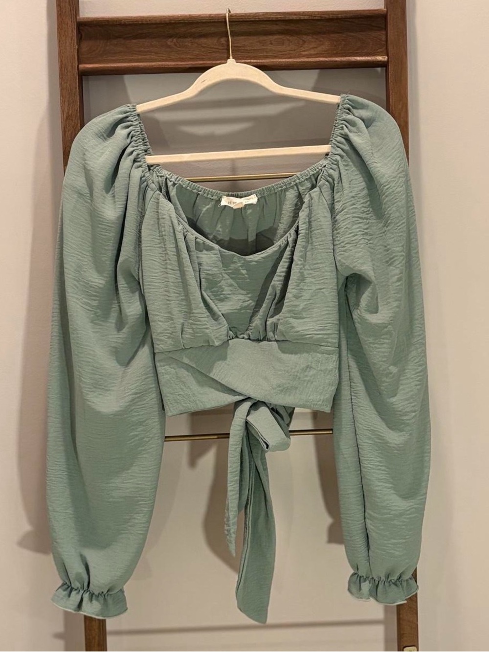 Women's Sage Green Puff Sleeve Tie-wrap crop Top Sz M